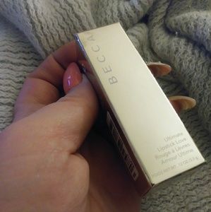 NIB AUTHENTIC BECCA ULTIMATE LIPSTICK LOVE 💄